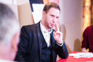 Zauberer Business Firmenevents Betriebfeier Moderation Magie